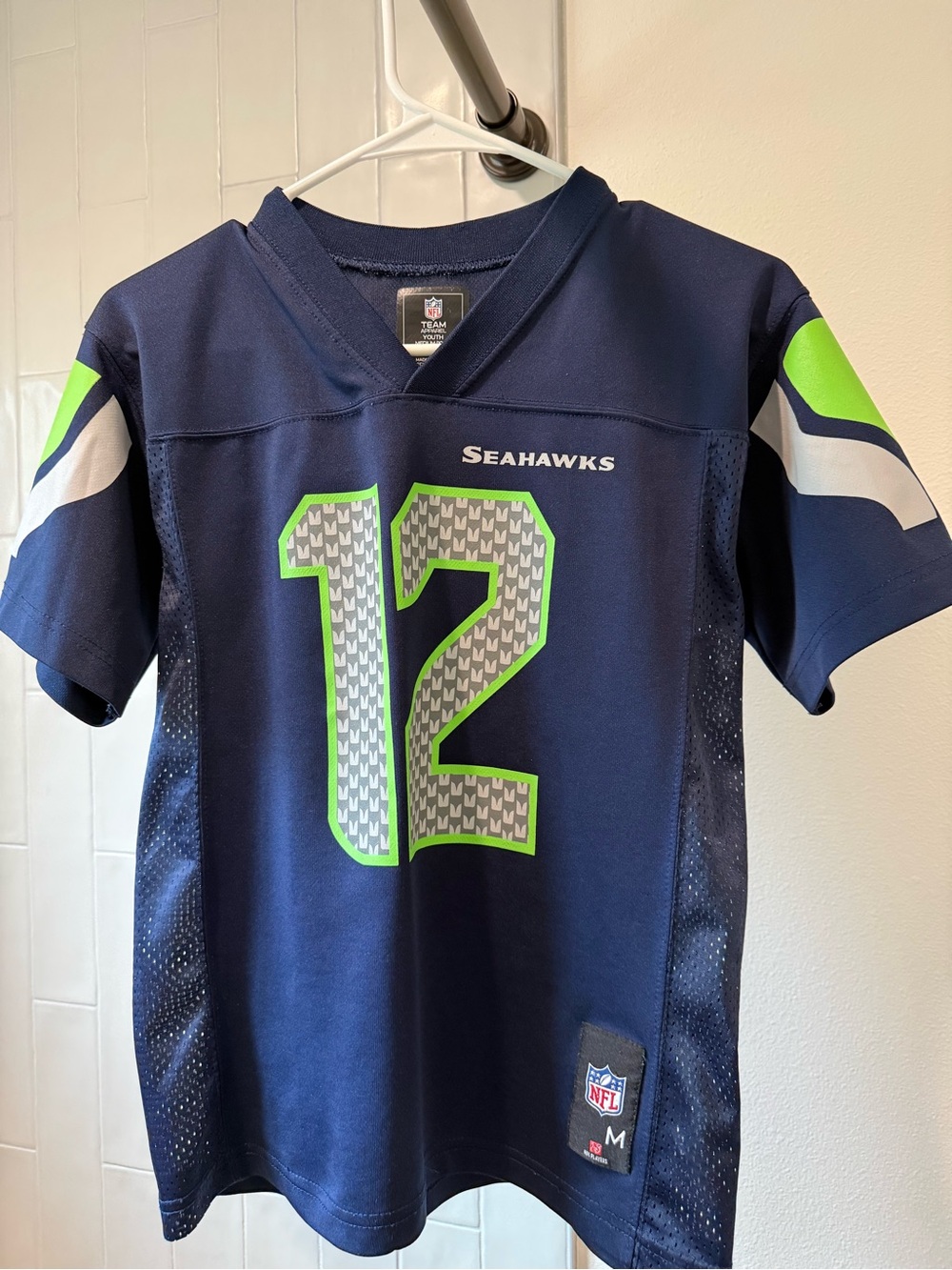 NFL Official Seattle Seahawks Fan #12 Youth Medium
Jersey.